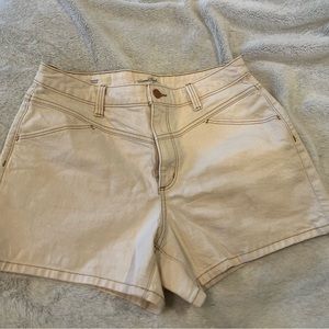 Universal Thread woman’s shorts. Vintage style cream colored. Size 8.